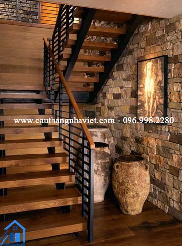 Cầu thang sắt mặt bậc gỗ đẹp MS4