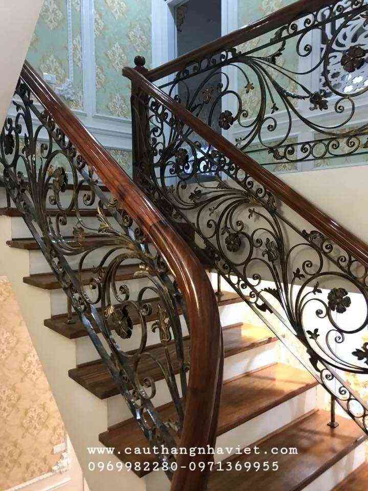 Cầu thang sắt nghệ thuật đẹp cao cấp cho biệt thự tân cổ điển