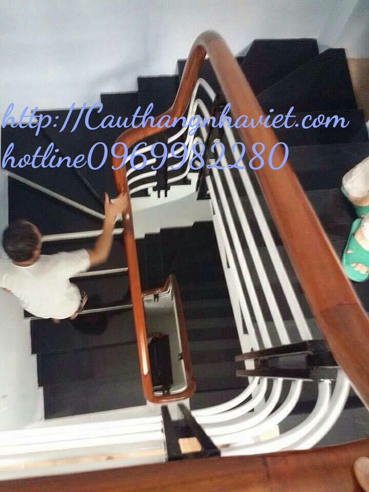 cầu thang sắt tay vịn gỗ đẹp MS3
